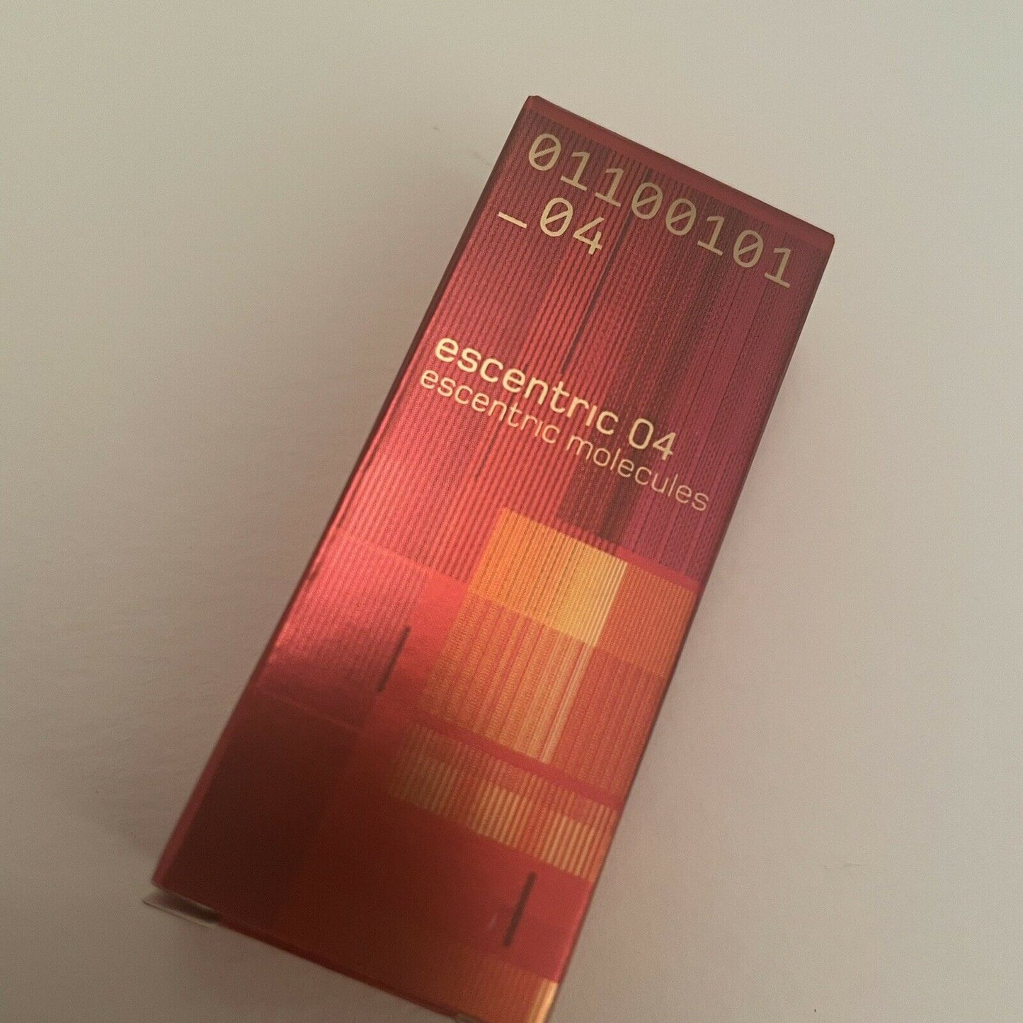Escentric Molecules Escentric 04 2ml 0,07 fl. uncja hivatalos parfüm minta, Escentric Molecules Escentric 04 2ml 0.07 fl. uncja amostra oficial de perfume, Escentric Molecules Escentric 04 2ml 0.07 fl. uncja 官方香水样品, Oficjalna wersja perfum Escentric