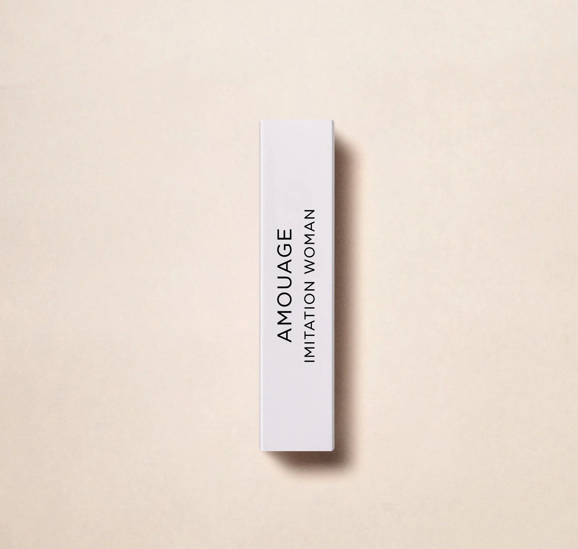 Odkryj luksusowy zapach Amouage Imitation Woman z tą oficjalną próbką o pojemności 2 ml i wadze 0,06 uncji. Stworzony przez renomowany dom perfumeryjny Amouage, zapach emanuje elegancją i wyrafinowaniem. Idealny do przetestowania przed zakupem pełnow