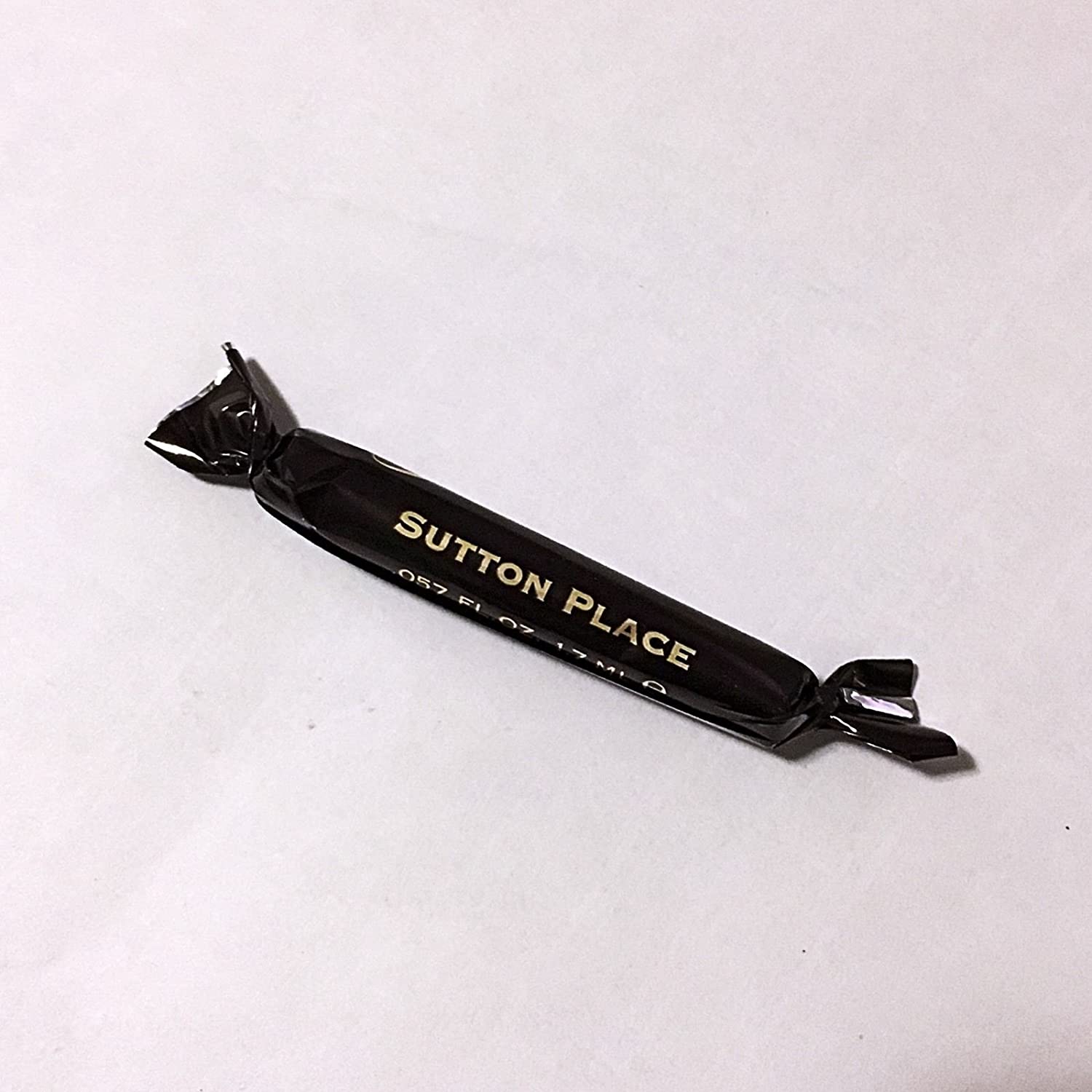 Bond nr 9 Sutton Place 1,7 ML 0,057 fl. o.z. virallinen hajuvesinäyte, Bond nr 9 Sutton Place 1,7 ML 0,057 fl. o.z. oficjalna próba perfum, Bond No 9 Sutton Place 1,7 ML 0,057 fl. o.z. officiellt parfymprov, Bond nr 9 Sutton Place 1,7 ML 0,057 fl. o.