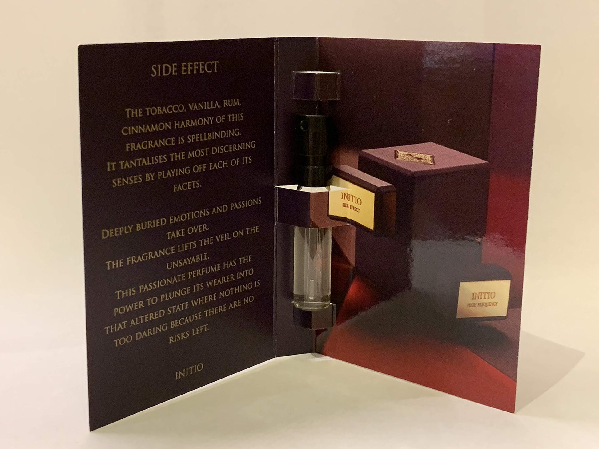 Initio Efekt uboczny 1,5ml/0,05 fl.oz. virallinen hajuvesinäyte, Initio Side Effect 1,5ml/0,05 fl.oz. oficjalna próba perfum, Initio Side Effect 1,5ml/0,05 fl.oz. officiellt parfymprov, Initio Side Effect 1,5ml/0,05 fl.oz. officiel parfumeprøve, Init