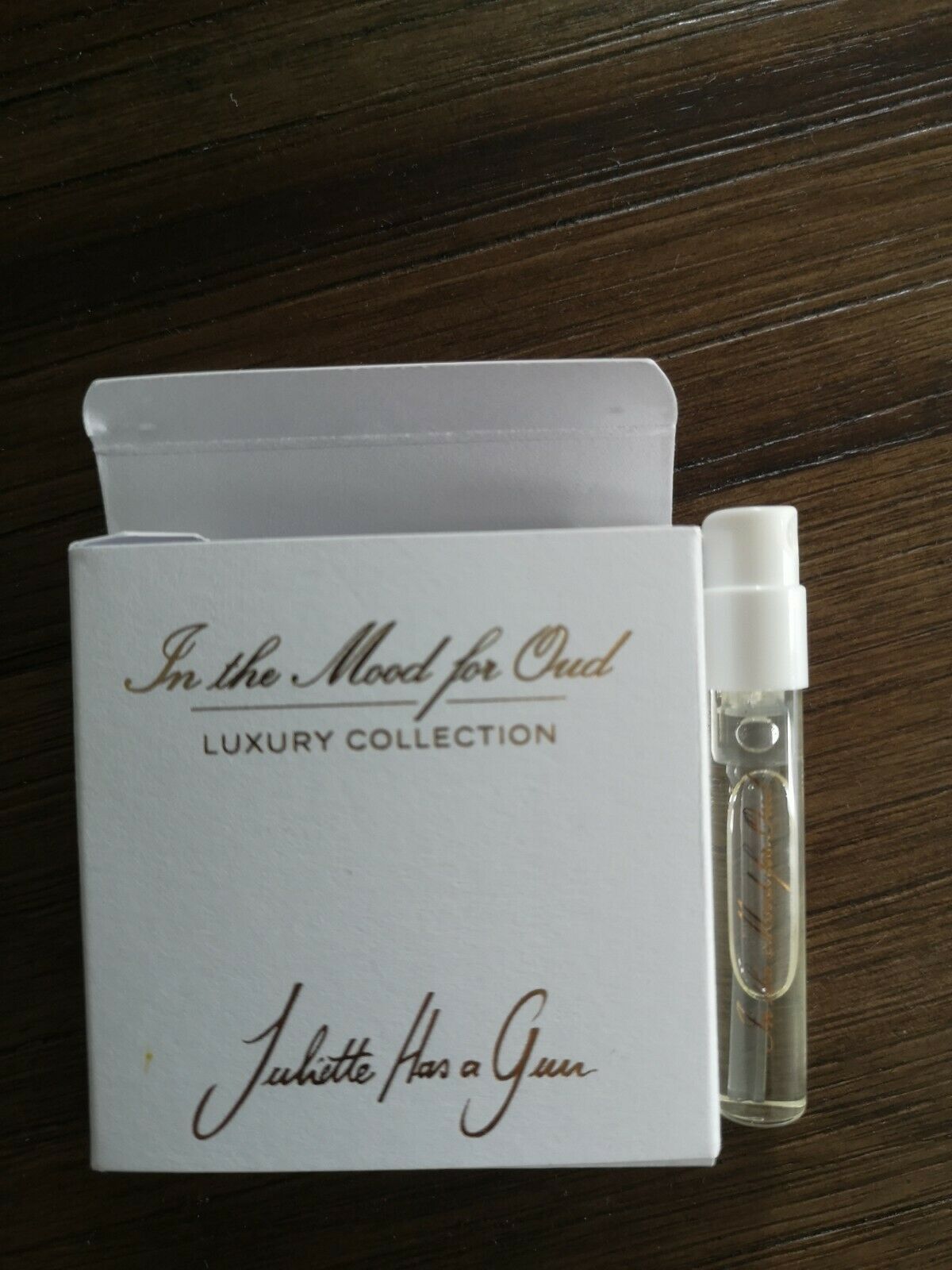 Juliette Has a Gun In the Mood for Oud 1,7ml oficjalna próbka perfum, Juliette Has a Gun In the Mood for Oud 1,7ml официальный образец духов, Juliette Has a Gun In the Mood for Oud 1,7ml uradni vzorec perfumy,